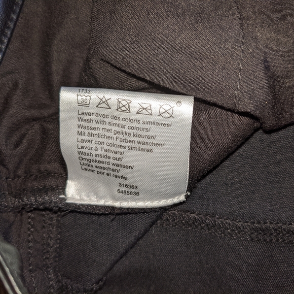 Black faux leather pants like new. - Picture 5 of 5